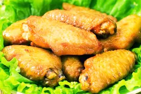 学会这一招，不用油就可以煎鸡翅！煎完还可以倒出油！