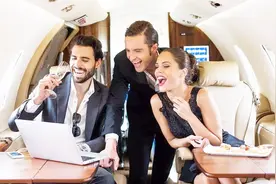 国外坐飞机手机可以不用关机，然而国内却要，原因居然是这个！视频封面