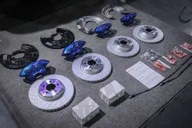 宝马3GT升级原厂M Performance前四后二卡钳刹车图片