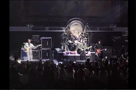 《AMANI》，是家驹为呼吁资助非洲难民儿童，呼唤和平而创作视频封面