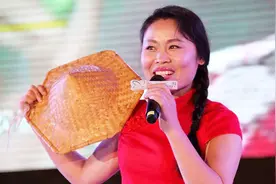 草帽姐的出场费涨到多少了？唱一首歌够普通人买房买车！视频封面