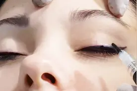 想不到眼线还可这样纹，好看又显眼睛大，出门省事多了