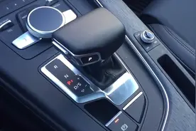 实拍：奥迪飞行舱电子档杆操作演示