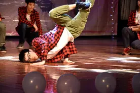 小说：她这小姑子可真是朵奇葩，竟怂恿她这嫂嫂给自己的哥戴绿帽图片