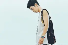 小说：富豪临死前，看着冷漠的妻子开心的儿子，仿佛明白了什么。图片