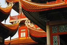 小说：穿越秦朝，小伙在心中吐槽嬴政要归西了，没想到被嬴政听到图片