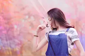 小说：她想泡总裁到他公司面试，通过后却发现他和继妹走到了一起图片