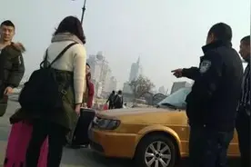 “起车费”要50块！行李多还不拉！哈站北广场这些出租司机，给咱丢人了！图片
