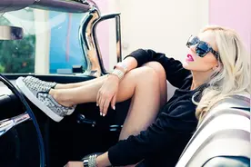 看明星潮人们人手一双的“一脚蹬”如何搭出时髦感！图片