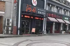 惨不忍睹！杭州一饭店当街杀狗 血流满地……图片