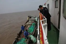 什么是非法捕捞？在河道里钓鱼违法吗？如何举报违法捕捞行为？图片