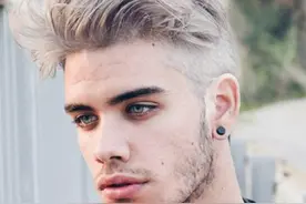 舔屏！西班牙男模酷似比伯走红网络图片