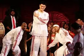 科比：为姚明入选名人堂感到高兴图片