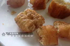游客早餐吃到霉点油条 酒店免房费赔款五千元(图)图片