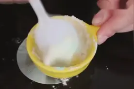 生活小技巧：用牙膏做出来的万能胶，比502好用多了！视频封面