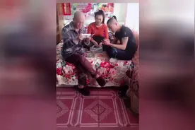 老同学聚会，男A女免，这套路好深