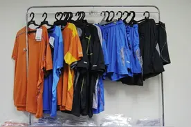 教你1招，避免衣服在洗衣机里染色！图片