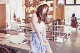 在午夜街角与旧情人不期而遇，他告诉我一件事让我抱住他失声痛哭图片