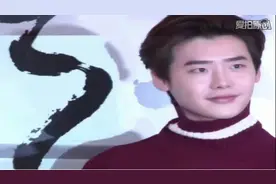 李钟硕与宋承宪出席电影发布会，两代男神的颜值较量