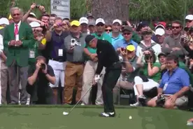 9记一杆进洞！正赛还没开始观众已经疯狂了｜大师赛图片