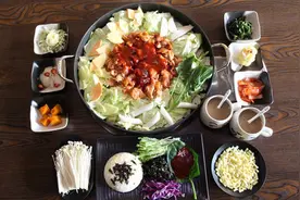 馋得流口水的春川铁板鸡图片