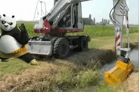 神龙大侠挖掘机18般武器真是样样精通，装上啥啥就耍的那个溜啊图片