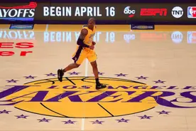 实况！科比哽咽致词：感谢你们不离不弃，曼巴的故事今天终结了！图片