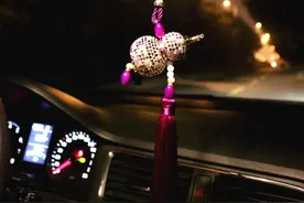 禁止车内挂放饰品，超过八成老司机都不知道的事情图片