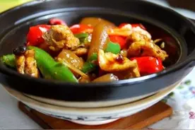 虎皮椒炒肉皮这道菜保准让你辣的过瘾，而且回味无穷！图片