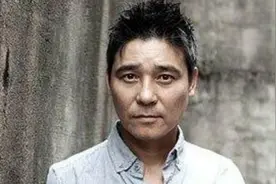 大学生在餐厅看美女吃饭笑死了图片