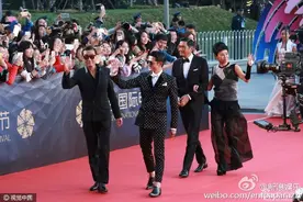 三影帝同走红毯，郭富城穿高跟鞋还显矮、周润发大长腿霸气抢镜图片