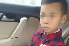 8岁男孩被亲人遗弃派出所 妈妈找到了 爸爸仍失联图片