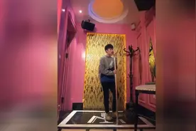 千万不要和唱歌好听的人一起去KTV