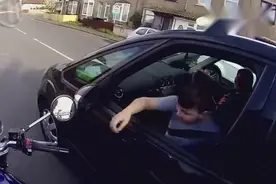 小男孩从拧下摩托车油门的那一刻起，从此走上了一条不归路视频封面