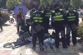 网传安康金州广场有人持刀伤人 原来是亲戚嬉闹图片