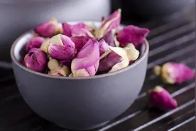 自制减肥：玫瑰蜂蜜茶的做法图片