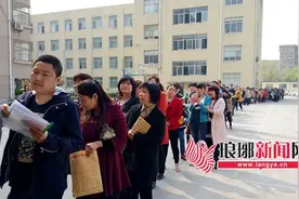 排长队为加分！兰山独生子女中考加分审核开始图片