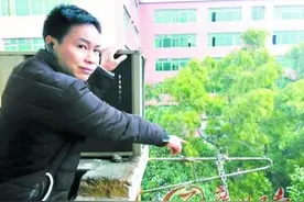 “外卖哥”“旧衣哥”勇救倒挂阳台女孩图片