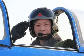 揭秘空军飞行员培养：从“双学士”到“双学籍”图片