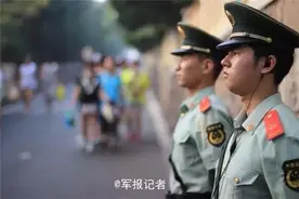 青岛武警故事：八大关下红旗哨 霓虹灯下写传奇图片