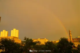 午后的黄昏 天空中的那一抹颜色图片