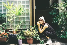 阿悄新歌挑战摇滚风 《不怕》MV帅气展现真我图片