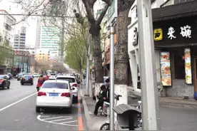 沈阳：三经街设限时停车位免费停图片