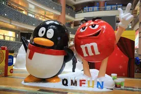 QQ和MM豆上演“跨国恋”，新年一起high图片