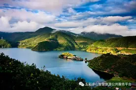 五彩凉山｜泸沽湖，香格里拉旅游大环线上的耀眼明珠图片