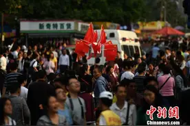 重庆洋人街景区国庆节假人气爆棚图片