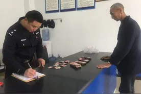 老人临终前留藏宝图 子女凭图也没找全的私房钱 陌生人捡了4万图片