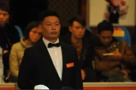 四川斯诺克公开赛闭幕 新疆选手居热提夺冠图片