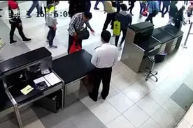 喂！喂！喂！你的钱掉啦！图片