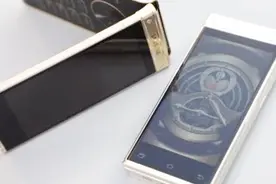 三星心系天下W2018真机上手  Bixby加持的万元翻盖机体验如何？视频封面